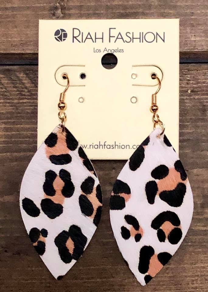 Leopard earrings - white Shabby Lane
