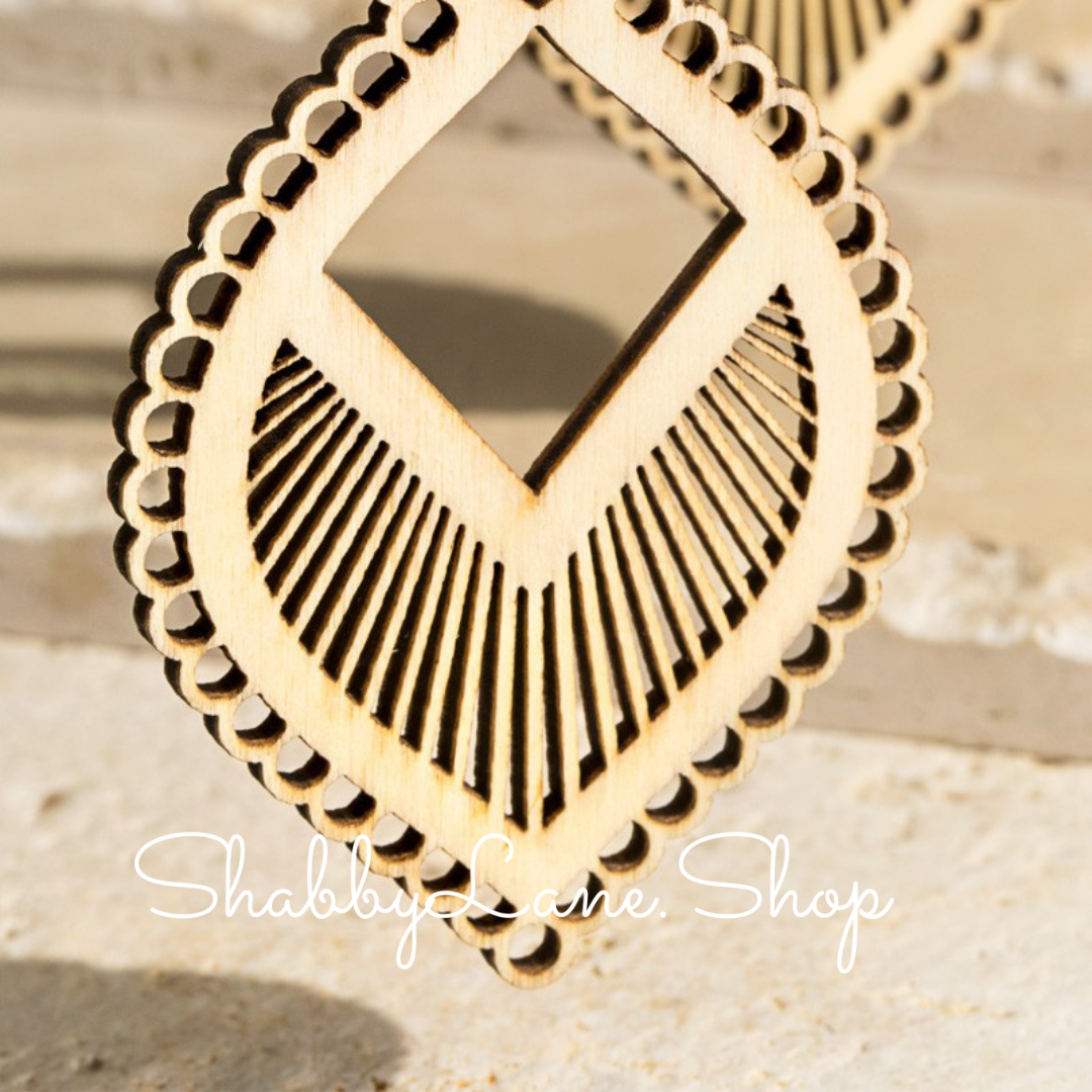 Wooden laser cut geometric earrings beige Shabby Lane