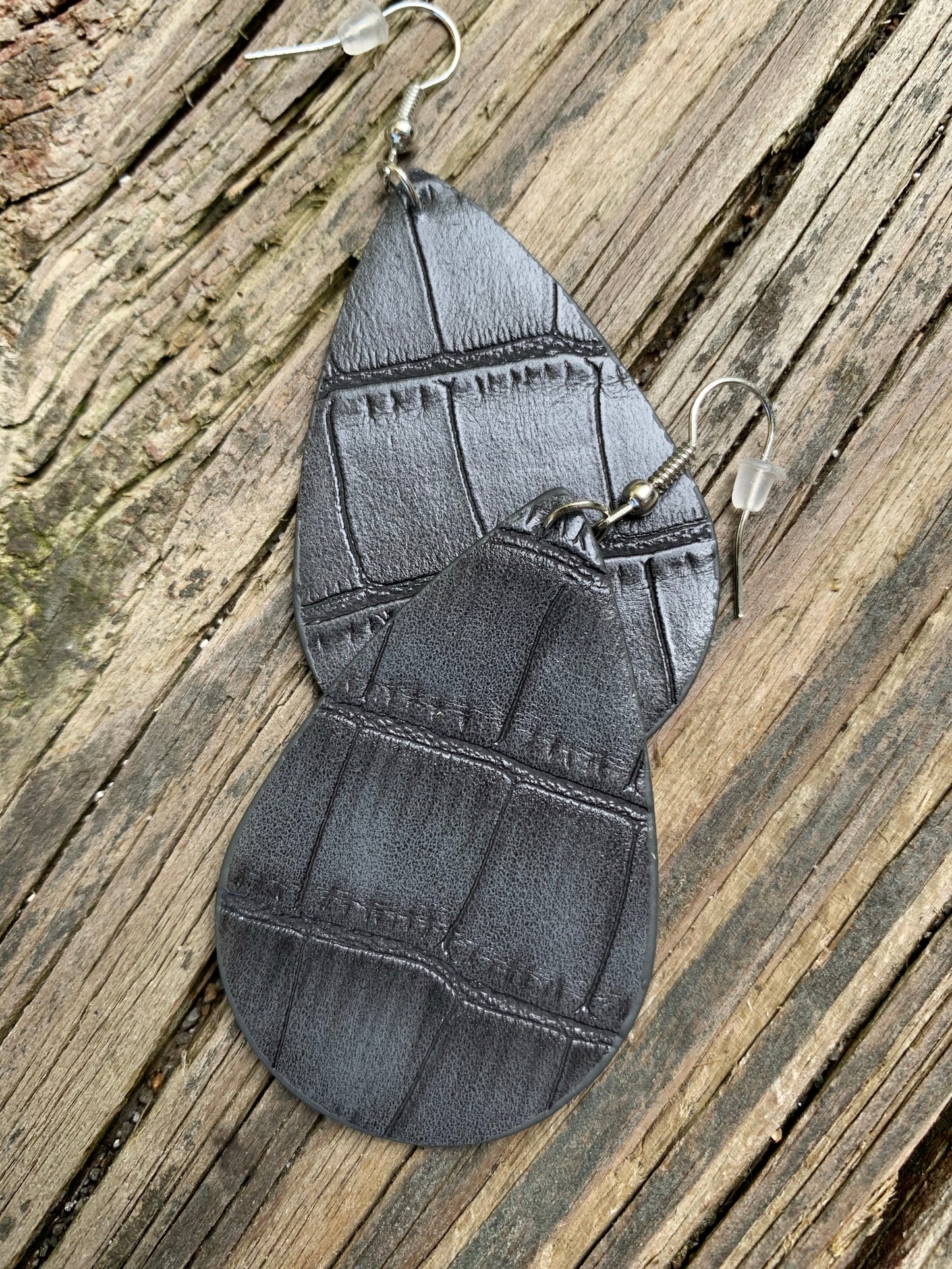 Teardrop leather earrings Shabby Lane