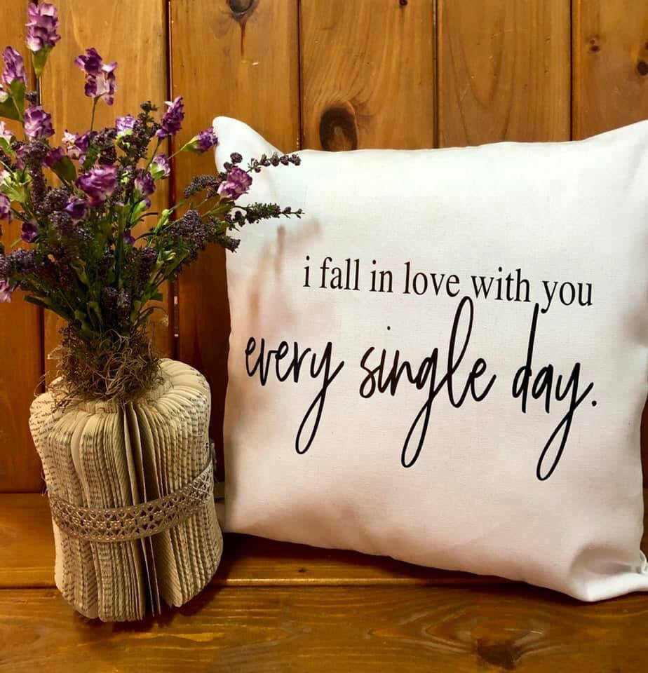 Fall in love everyday -white Shabby Lane