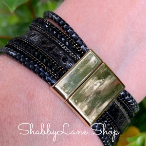 Gorgeous layered bracelet - black 2 Faux leather Shabby Lane   