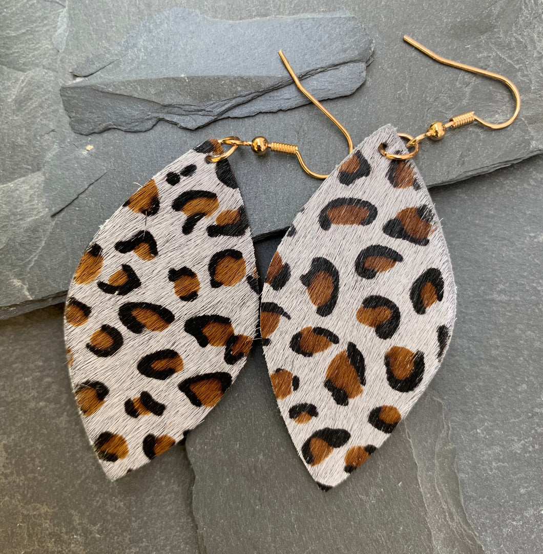 Leopard earrings - gray  Shabby Lane   