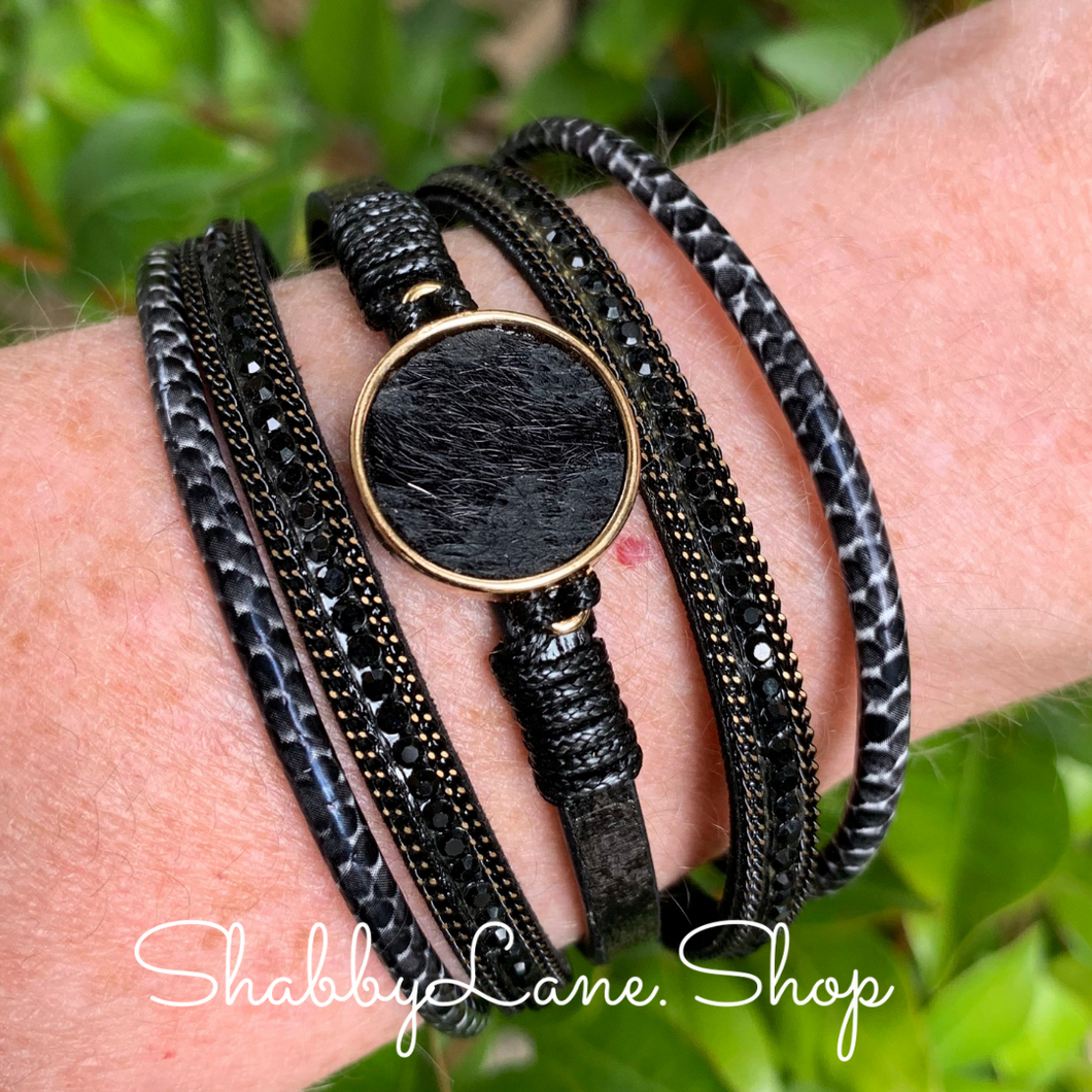 Gorgeous layered bracelet - black 2 Faux leather Shabby Lane   